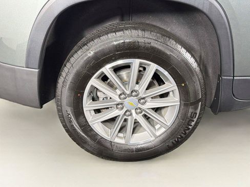 Used 2022 Chevrolet Traverse LT FWD image 33