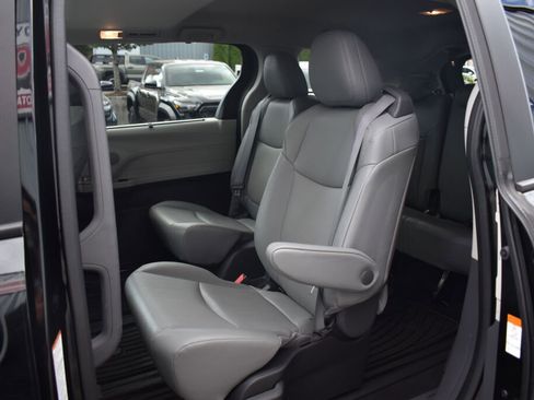 Certified 2023 Toyota Sienna XLE AWD/4WD image 18