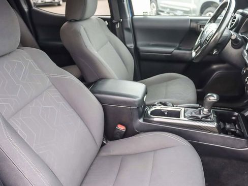 Used 2017 Toyota Tacoma TRD Sport w/ Tow Package image 38