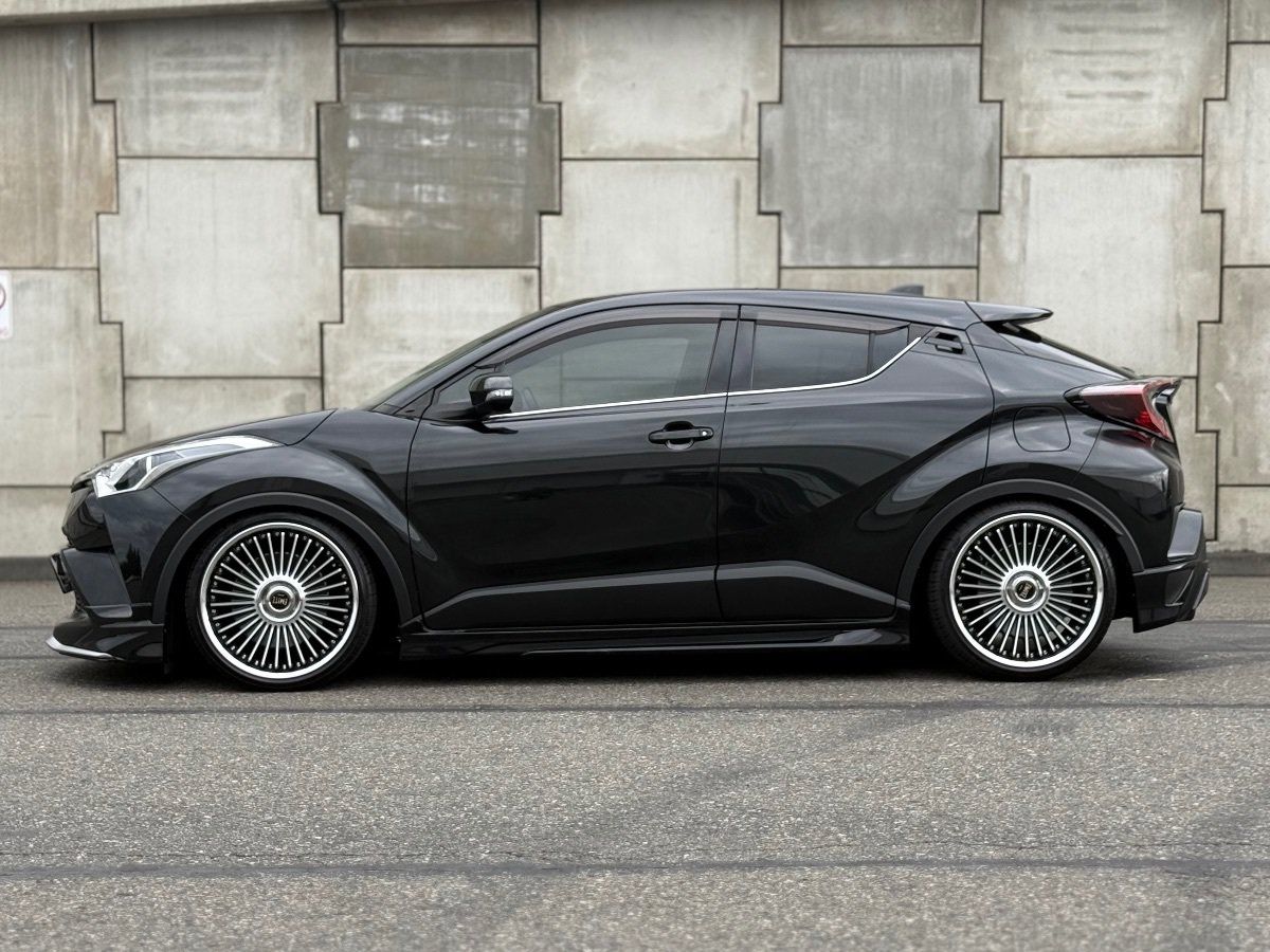 Used 2019 Toyota C-HR Limited FWD image 8