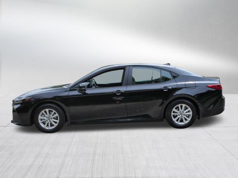 Used 2025 Toyota Camry LE w/ Convenience Package FWD image 5