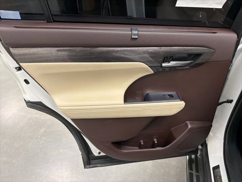 Certified 2021 Toyota Highlander Limited image 30