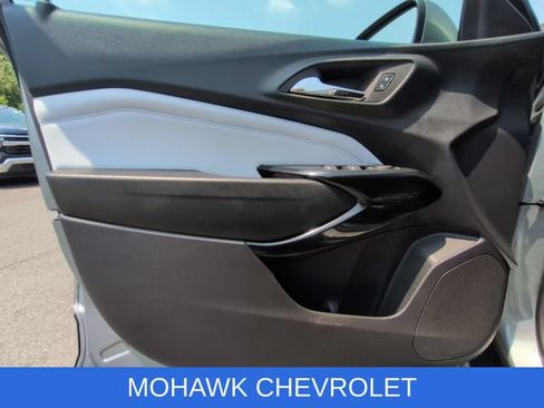 Used 2025 Chevrolet Trax LT w/ LT Convenience Package FWD image 22
