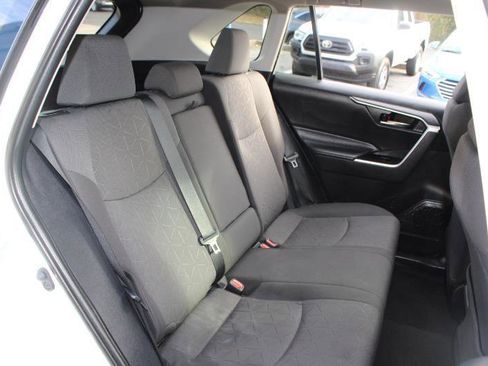 Used 2021 Toyota RAV4 XLE AWD/4WD image 13