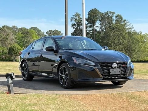 Used 2024 Nissan Altima 2.5 SR image 1