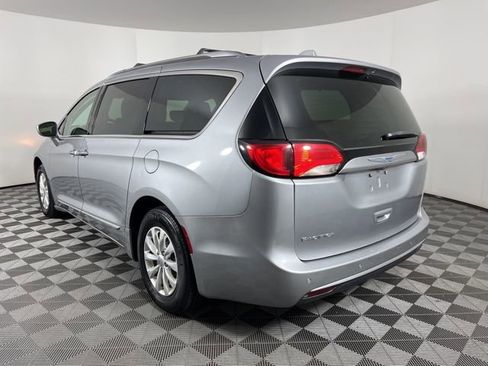 Used 2019 Chrysler Pacifica Touring-L FWD image 7