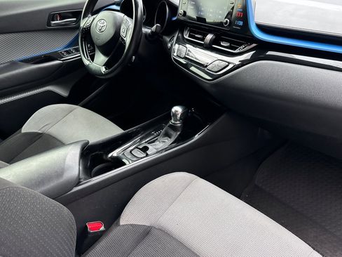 Used 2019 Toyota C-HR XLE image 17
