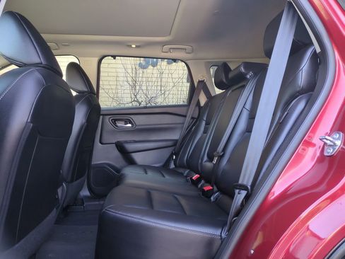 Used 2024 Nissan Rogue SL w/ SL Premium Package image 15