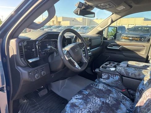 Used 2025 Chevrolet Silverado 2500 LT w/ Trail Boss Package AWD/4WD image 10