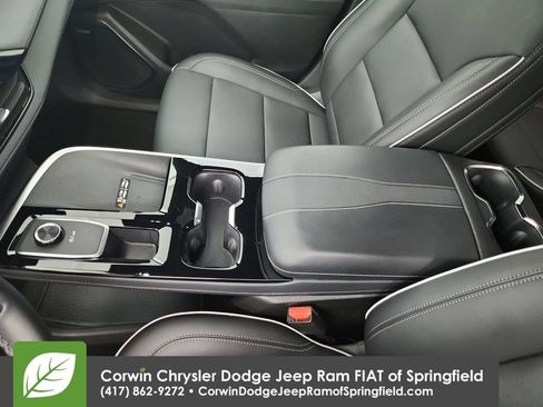 Used 2025 Buick Enclave Preferred AWD/4WD image 28