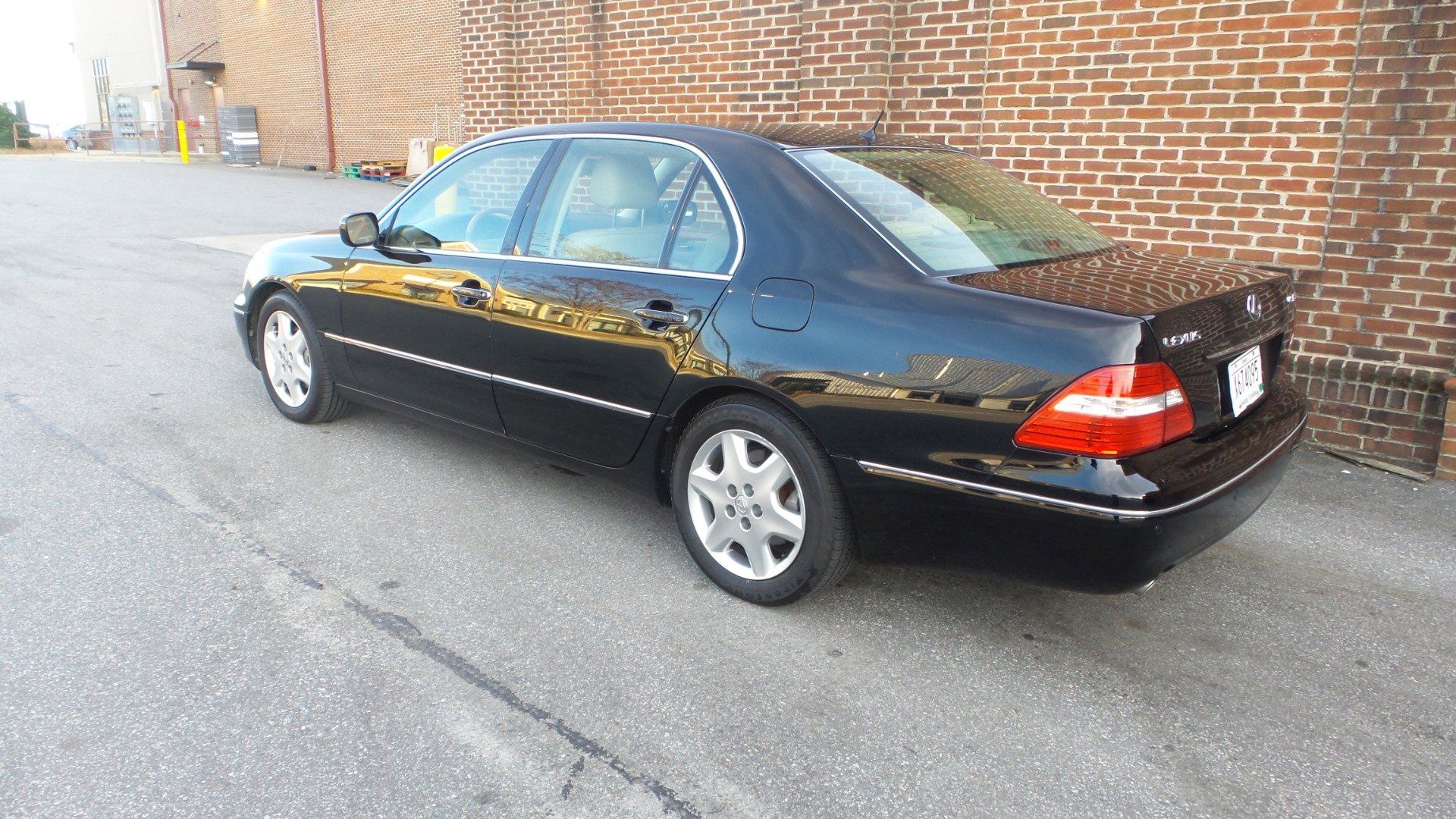 Used 2004 Lexus LS 430 RWD image 3