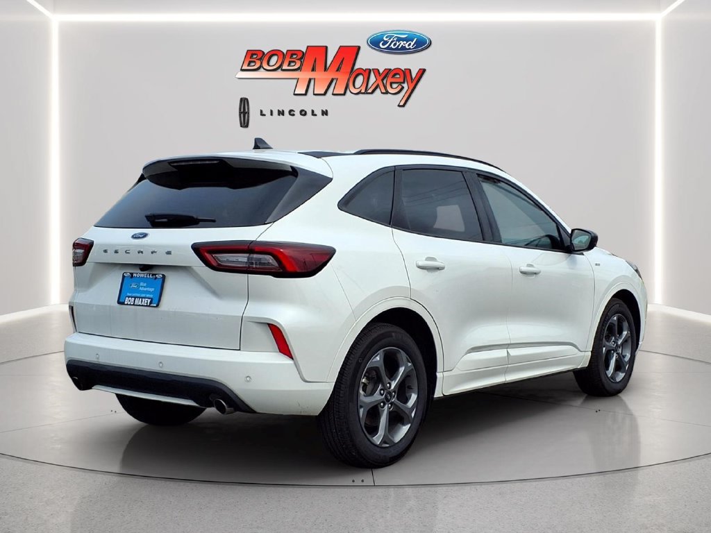 Used 2023 Ford Escape ST-Line w/ Tech Pack #1 FWD image 4