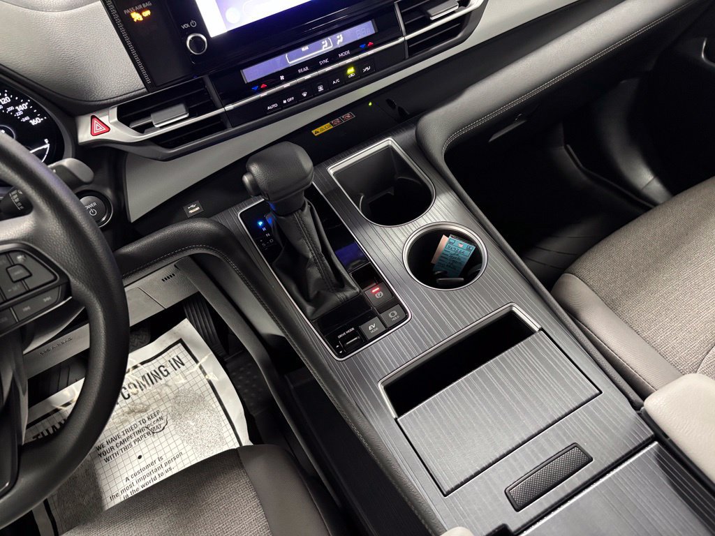 Used 2026 Toyota Sienna LE FWD image 41