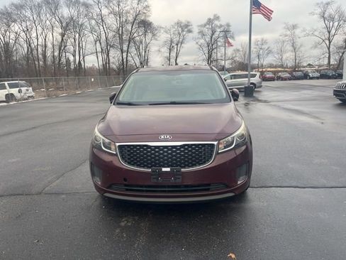 Used 2016 Kia Sedona LX image 2