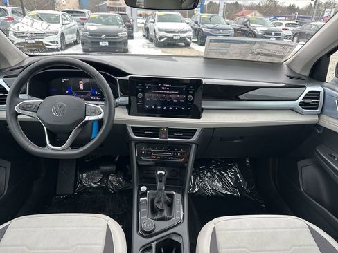 New 2026 Volkswagen Taos SE image 12
