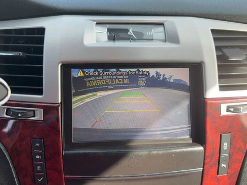 Used 2013 Cadillac Escalade ESV Premium image 28