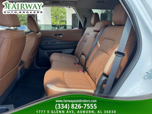 Used 2026 Nissan Pathfinder Platinum w/ Cargo Package FWD image 11