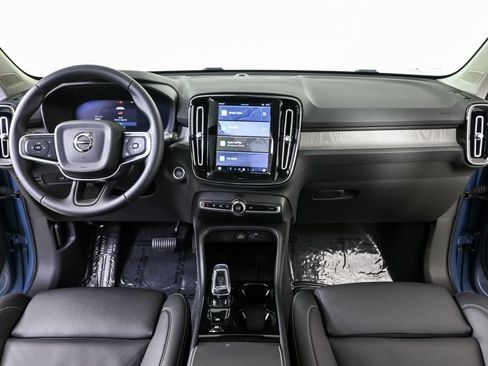 Certified 2025 Volvo XC40 B5 Plus image 19