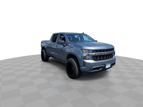 Used 2020 Chevrolet Silverado 1500 Custom w/ Custom Value Package RWD image 2