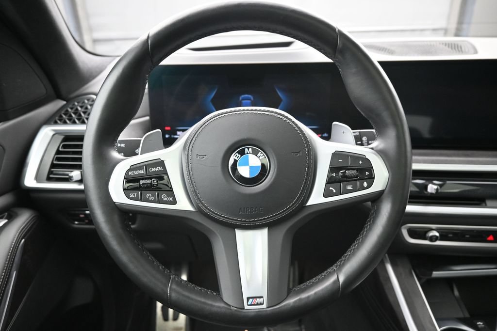 Used 2023 BMW X7 xDrive40i w/ M Sport Package AWD/4WD image 13