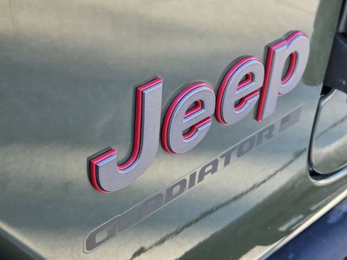 Certified 2023 Jeep Gladiator Rubicon w/ Cold Weather Group image 10