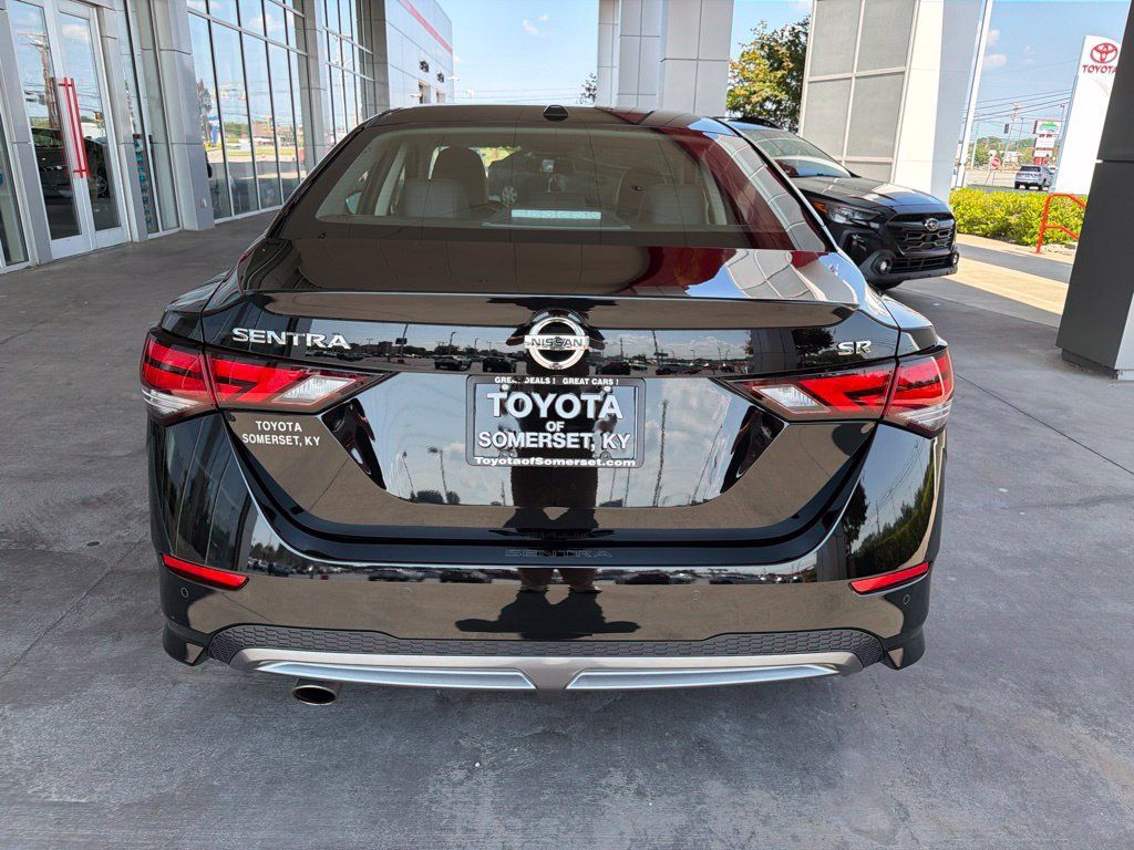 Used 2022 Nissan Sentra SR w/ SR Premium Package FWD image 6