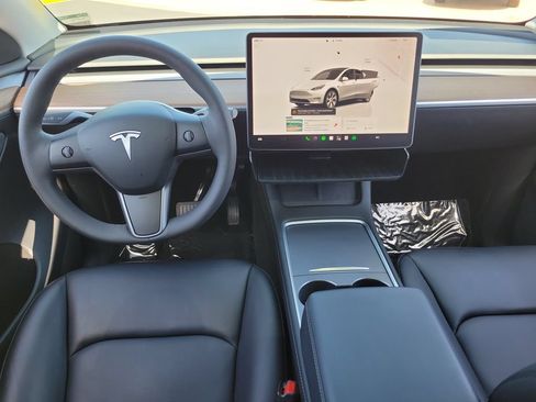 Used 2024 Tesla Model Y Long Range AWD/4WD image 4