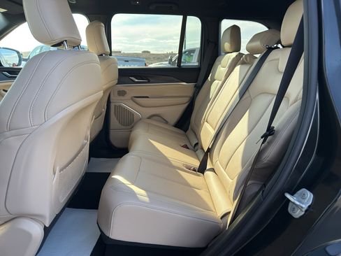 Certified 2024 Jeep Grand Cherokee Limited w/ Trailer Tow Package image 10