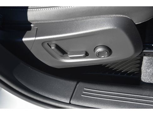 Certified 2025 Volvo XC40 B5 Ultra w/ Protection Package Premier image 33