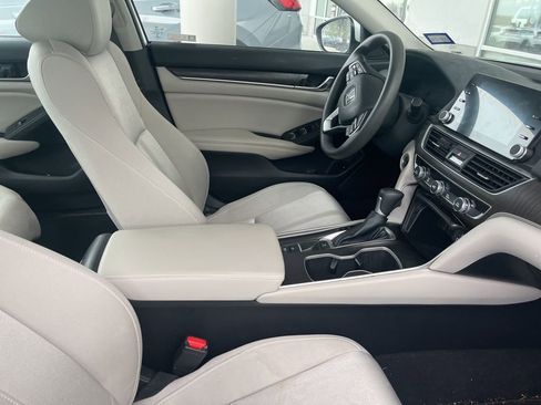 Used 2019 Honda Accord EX image 9