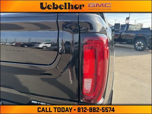 Used 2021 GMC Sierra 2500 Denali w/ Denali Black Diamond Edition image 8