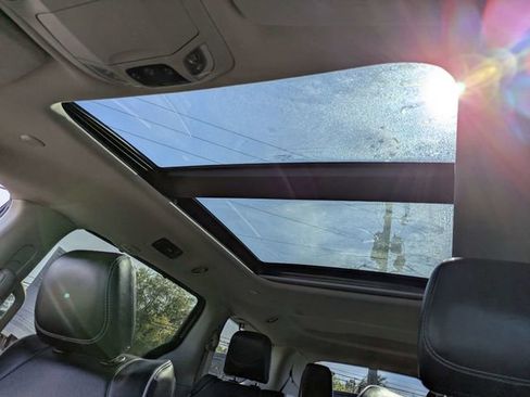 Used 2023 Chrysler Pacifica Limited image 23