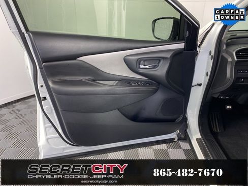 Used 2022 Nissan Murano SV w/ SV Midnight Edition Package image 12