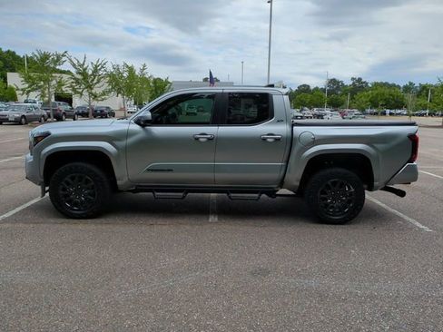 Used 2024 Toyota Tacoma SR5 AWD/4WD image 7