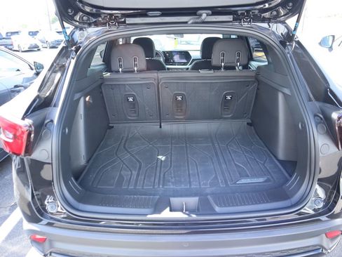 Used 2025 Chevrolet Trax RS w/ Sunroof Package FWD image 11