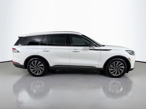 Used 2026 Lincoln Aviator 2WD image 4