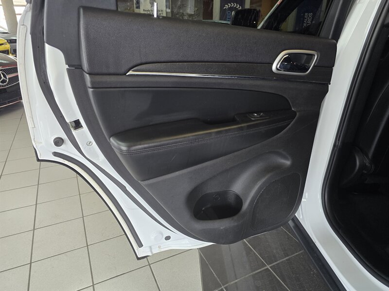 Used 2018 Jeep Grand Cherokee Limited AWD/4WD image 10