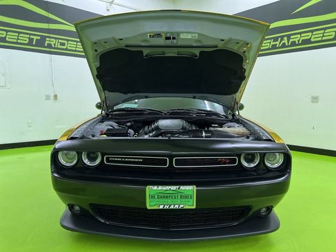 Used 2022 Dodge Challenger R/T RWD image 4