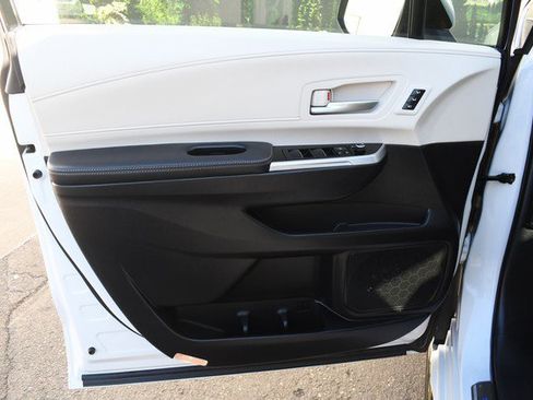 Certified 2025 Toyota Sienna Platinum image 13