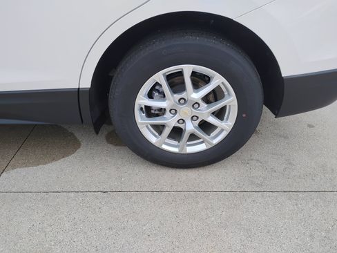 Used 2022 Chevrolet Equinox LT FWD image 32