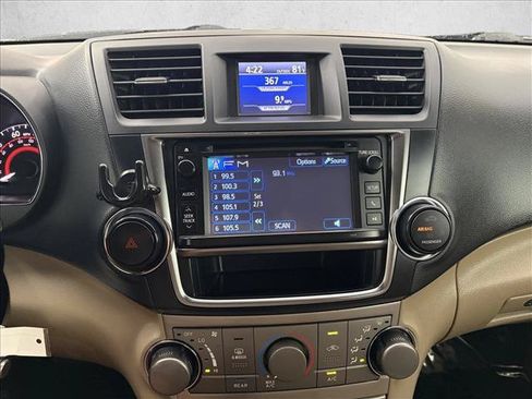 Used 2013 Toyota Highlander FWD w/ Cold Weather Pkg image 9