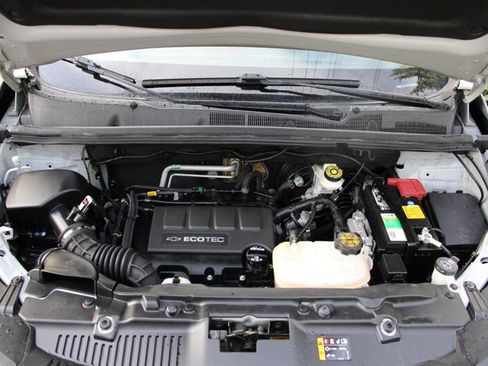 Used 2019 Chevrolet Trax LT w/ LT Convenience Package image 18