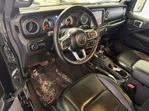 Used 2020 Jeep Wrangler Unlimited Sahara AWD/4WD image 13