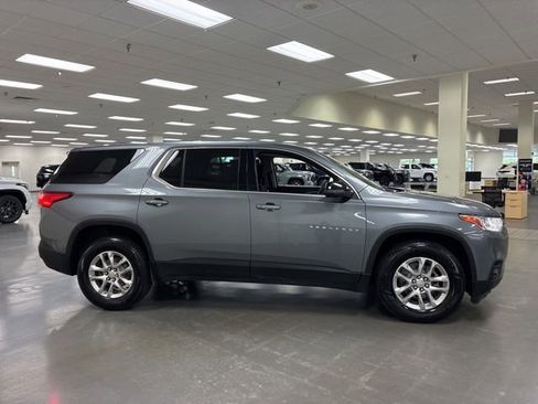 Used 2021 Chevrolet Traverse LS FWD image 8