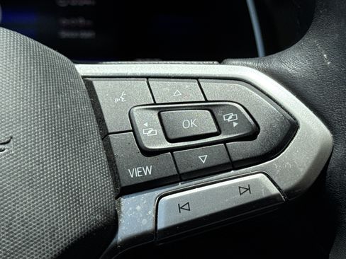 Certified 2023 Volkswagen Jetta SE w/ Panoramic Sunroof Package FWD image 29