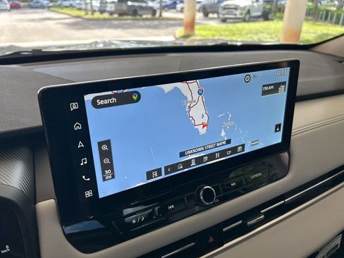 New 2025 Mitsubishi Outlander SE image 11