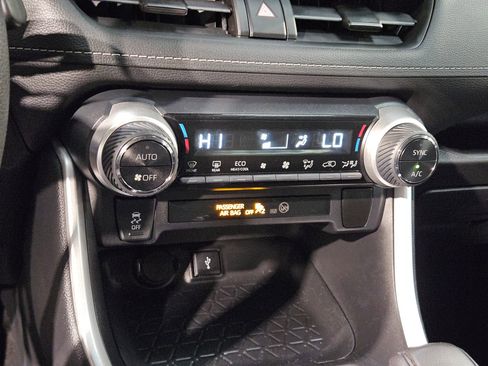 Used 2020 Toyota RAV4 XLE w/ Convenience Package image 32