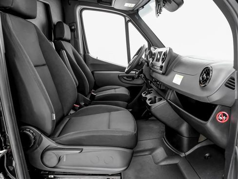 Used 2024 Mercedes-Benz Sprinter 3500 image 25