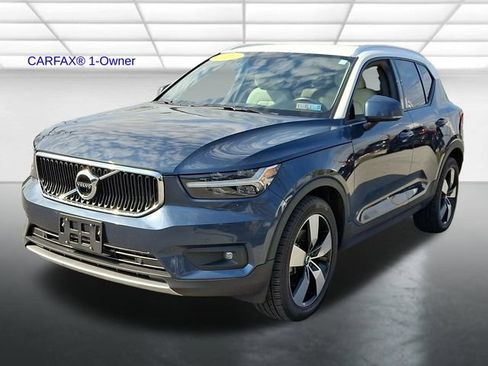 Used 2021 Volvo XC40 T5 Momentum w/ Premium Package image 3