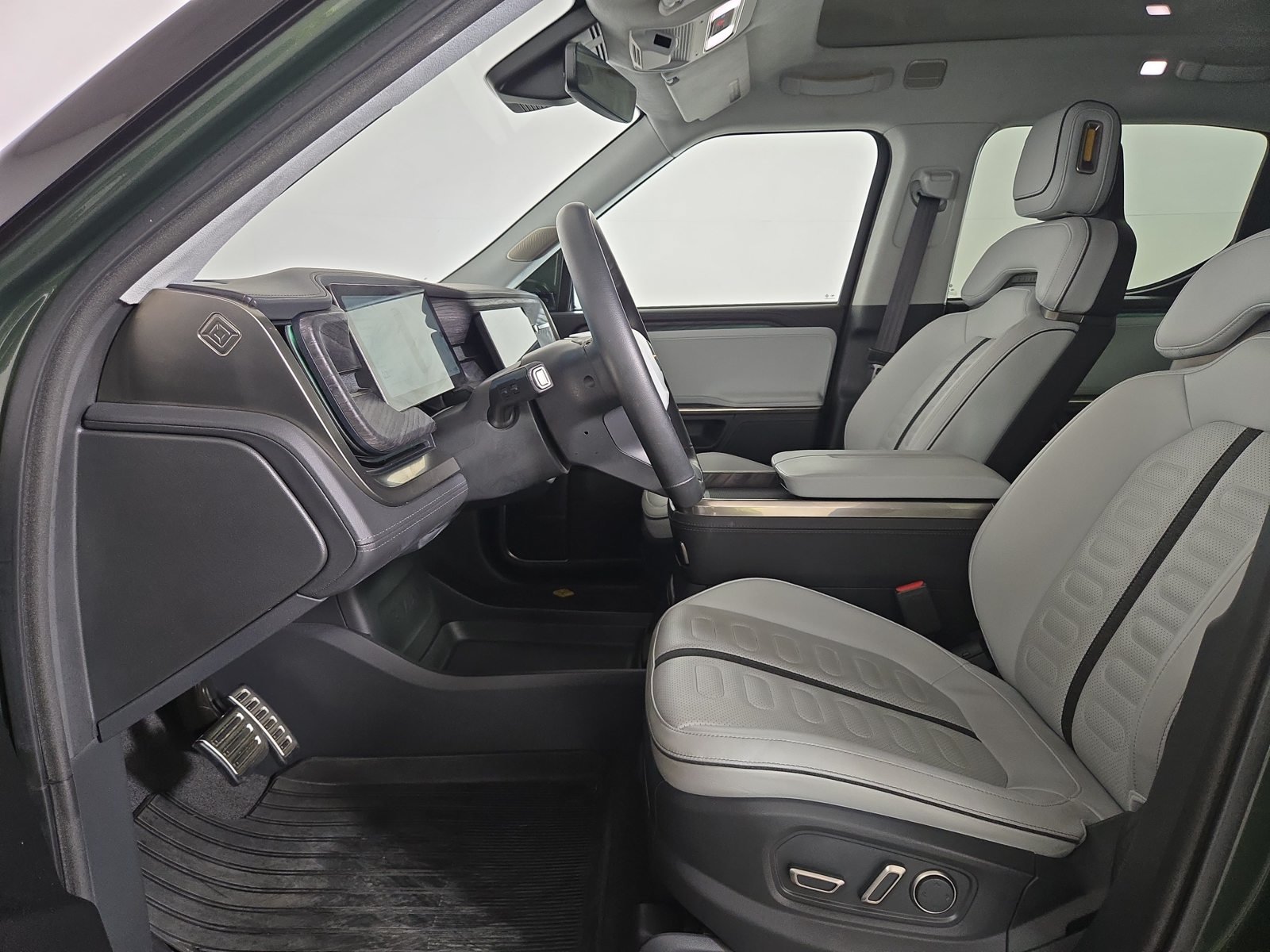 Used 2023 Rivian R1T Adventure Quad AWD/4WD image 20